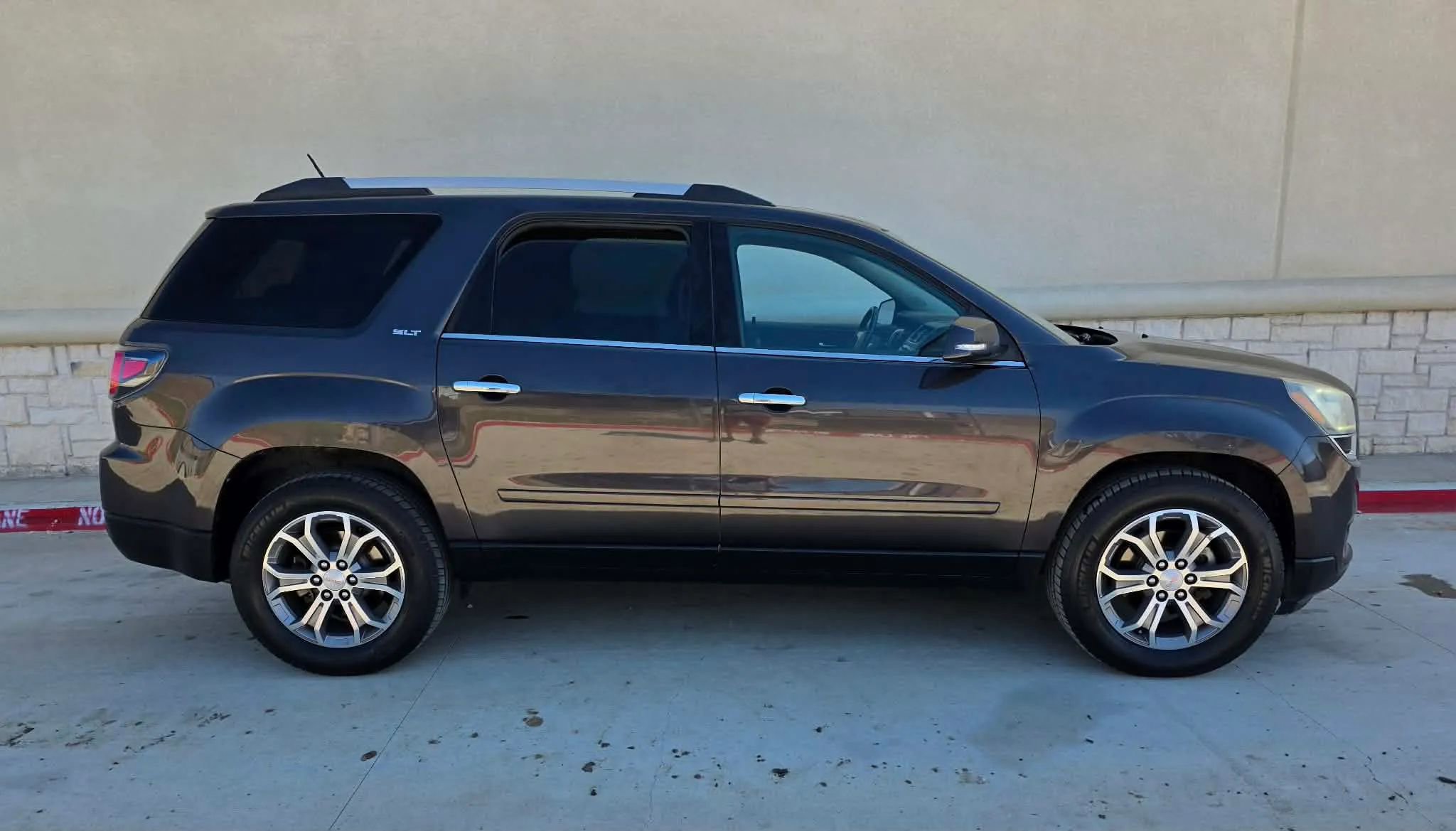Used 2016 GMC Acadia SLT image 2