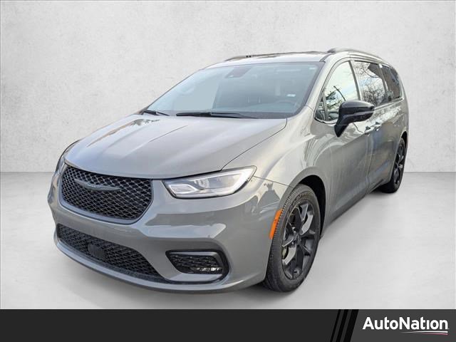 Used 2025 Chrysler Pacifica Limited image 1