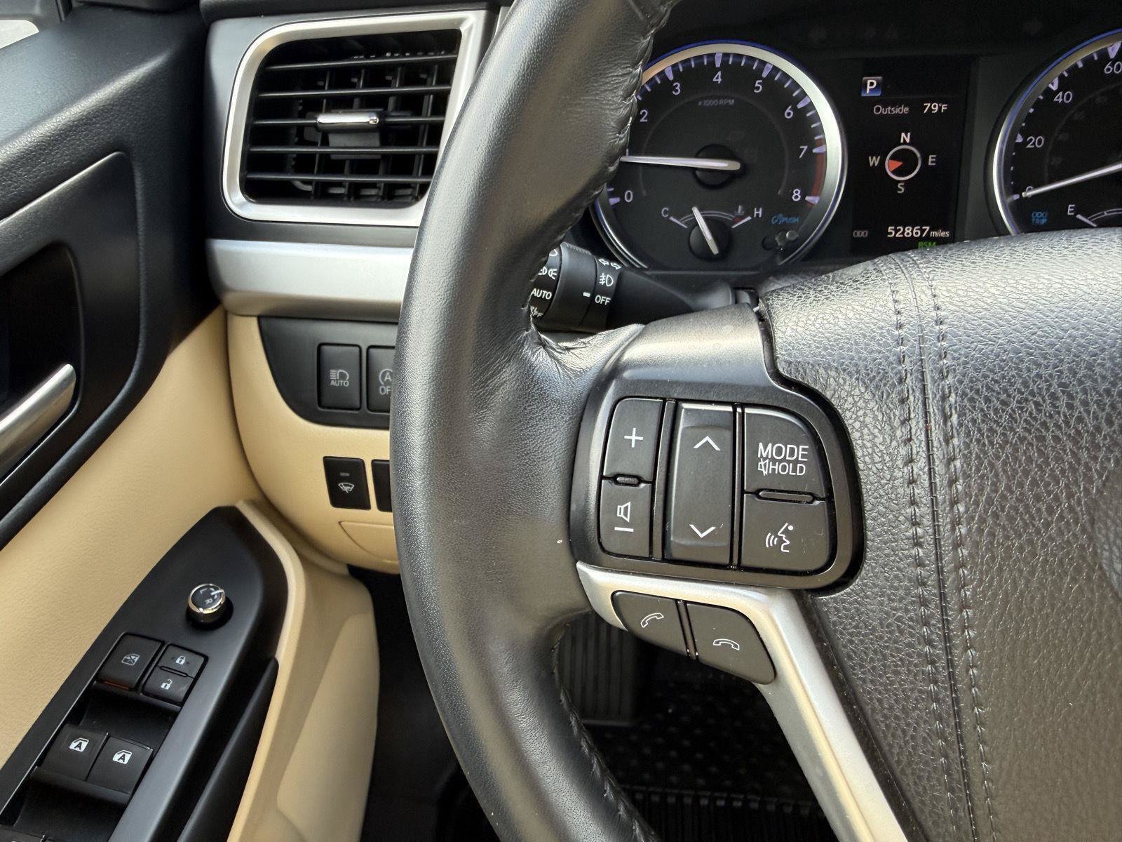 Used 2019 Toyota Highlander XLE AWD/4WD image 13