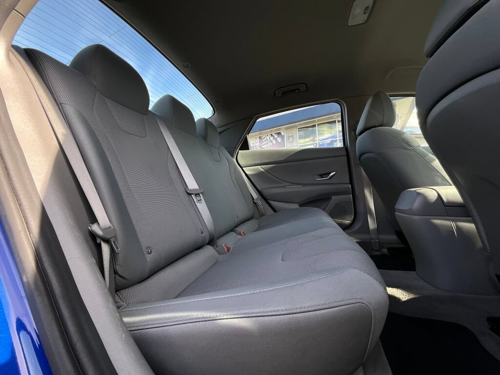 Used 2023 Hyundai Elantra SE w/ Preferred Accessory Package FWD image 13