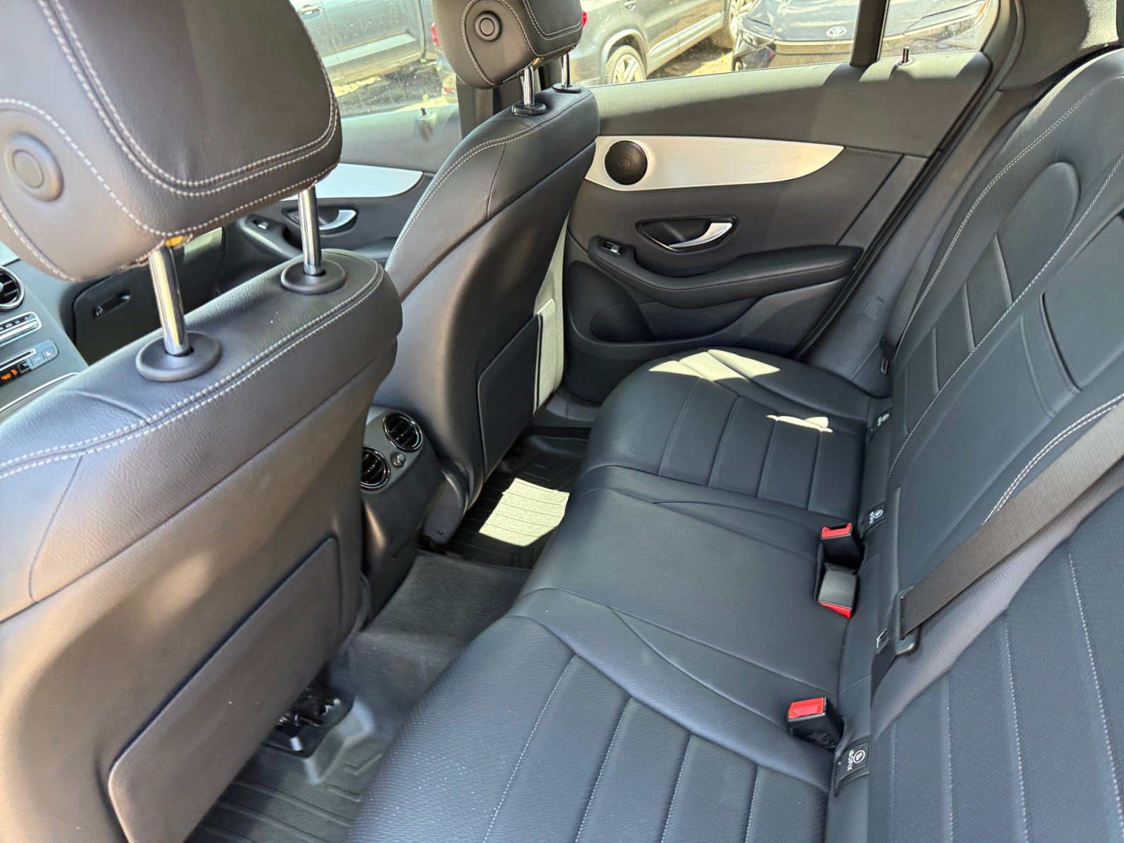Used 2019 Mercedes-Benz GLC 300 4MATIC image 17