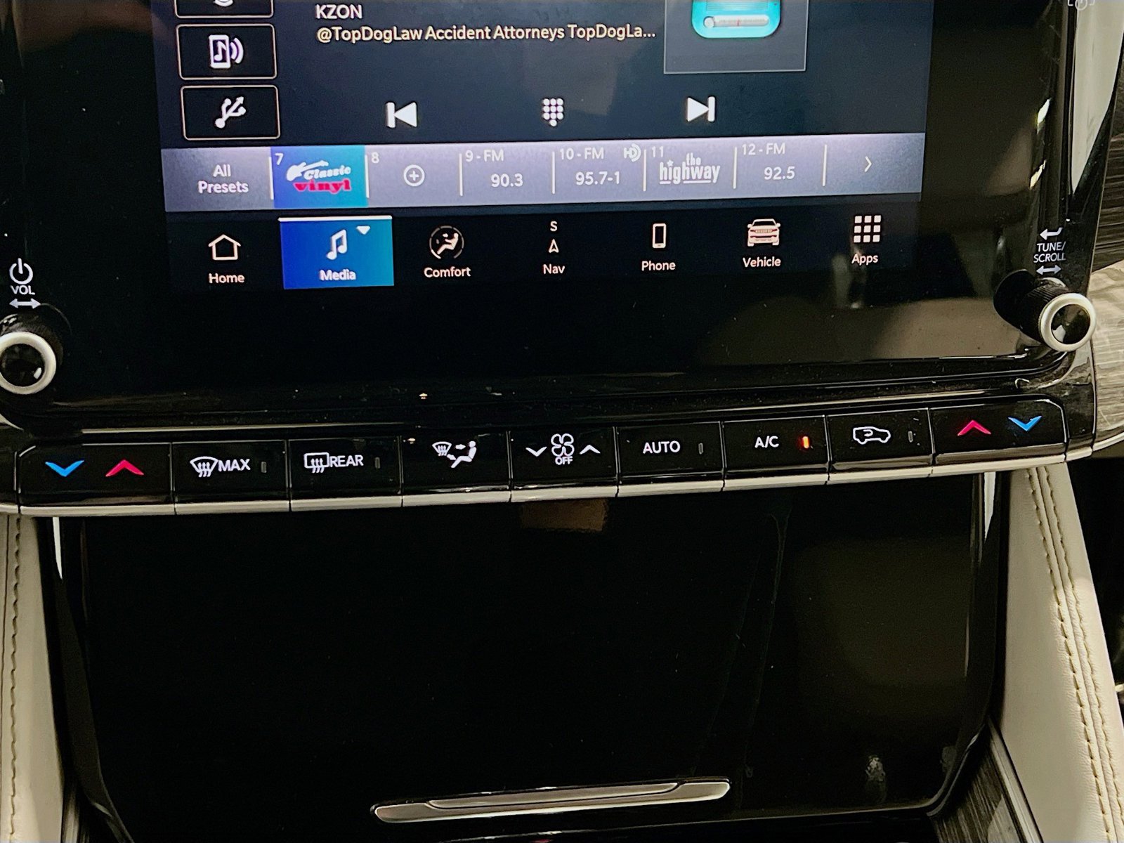 Used 2022 Jeep Wagoneer Series II RWD image 12