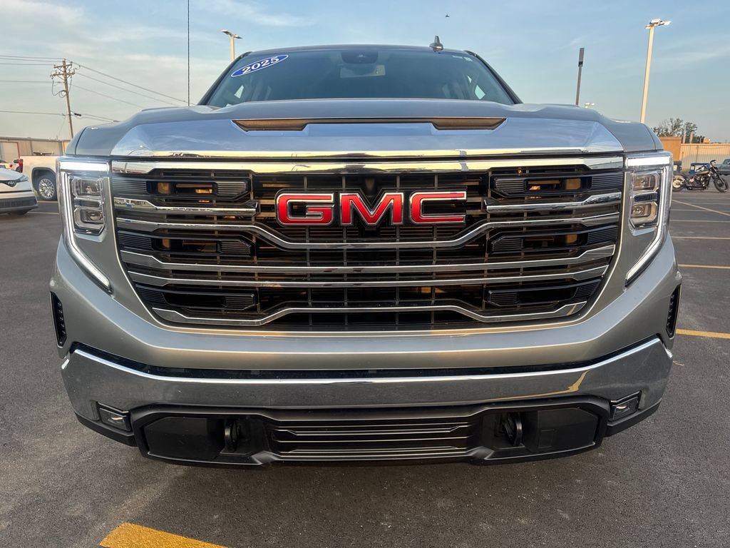 Used 2025 GMC Sierra 1500 SLT AWD/4WD image 10