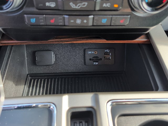 Used 2015 Ford F150 Lariat w/ Equipment Group 502A Luxury AWD/4WD image 32