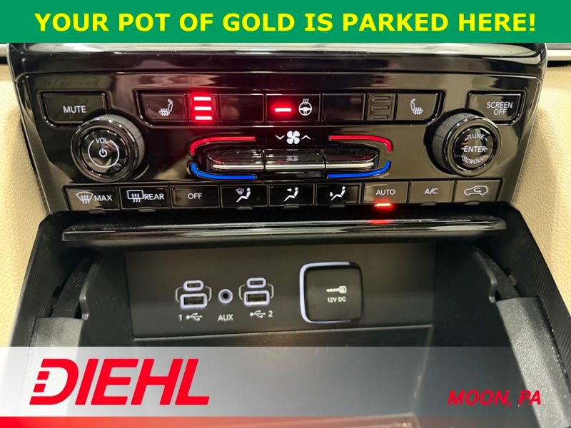 Used 2025 Jeep Grand Cherokee Limited w/ Black Appearance Package image 35