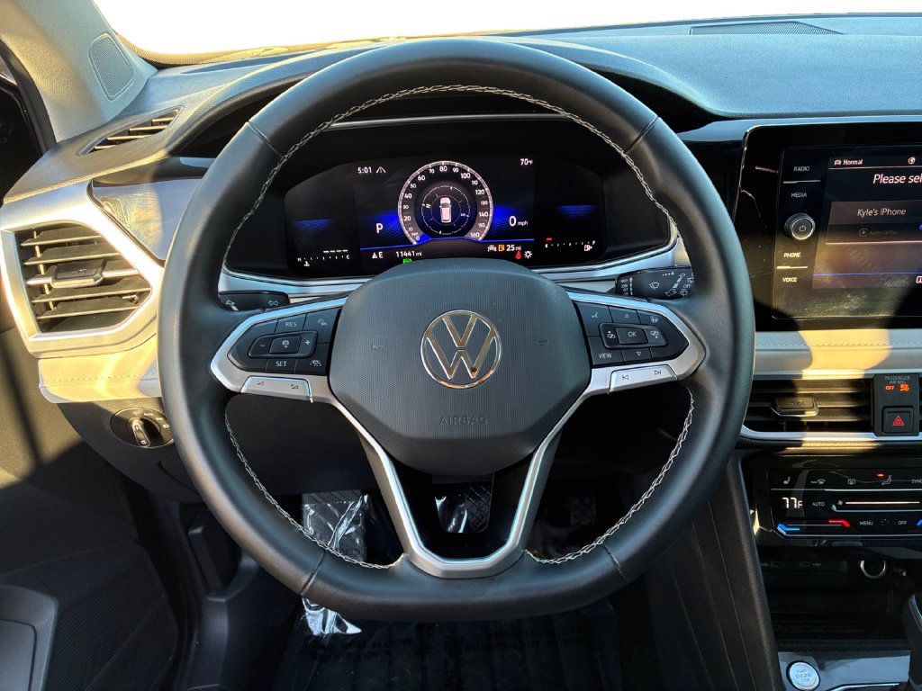 Used 2025 Volkswagen Taos SE w/ Panoramic Sunroof Package AWD/4WD image 12