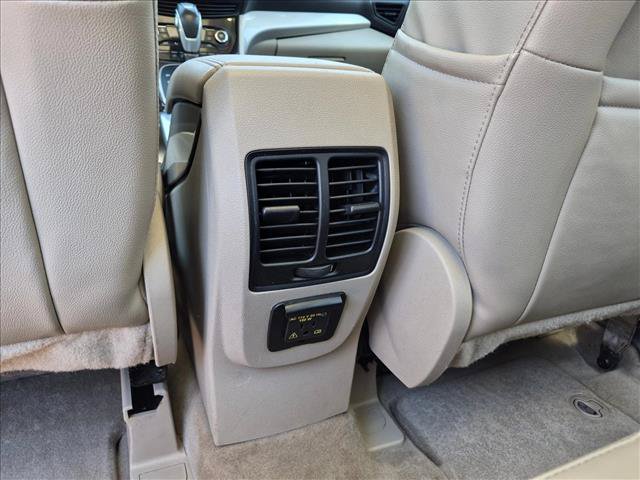 Used 2014 Ford C-MAX Energi SEL w/ Equipment Group 303A FWD image 17