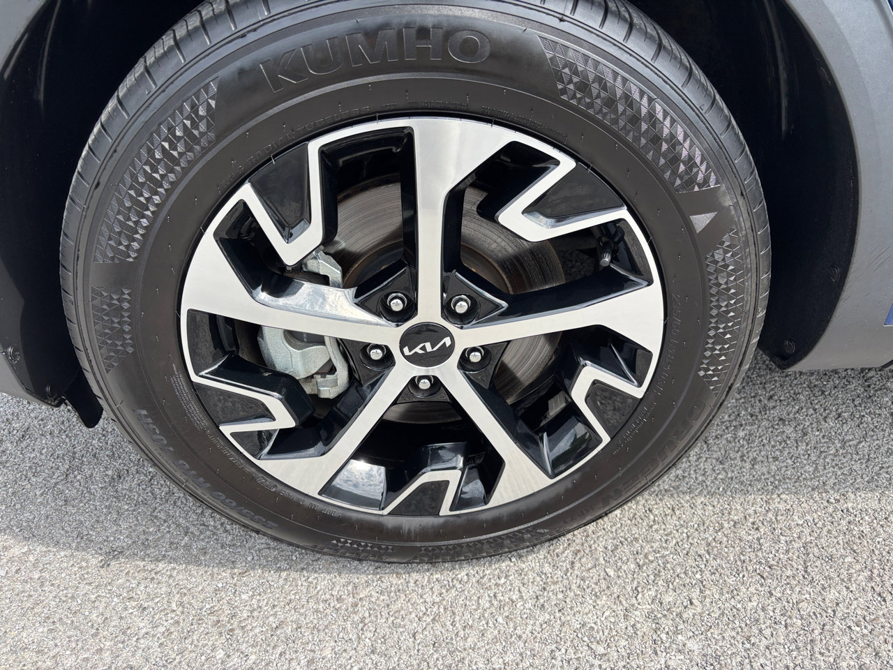 Used 2024 Kia Sportage EX image 6