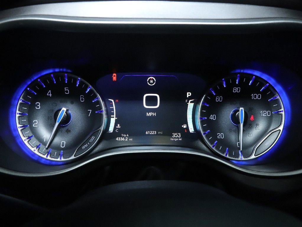 Used 2024 Chrysler Pacifica Touring-L FWD image 23