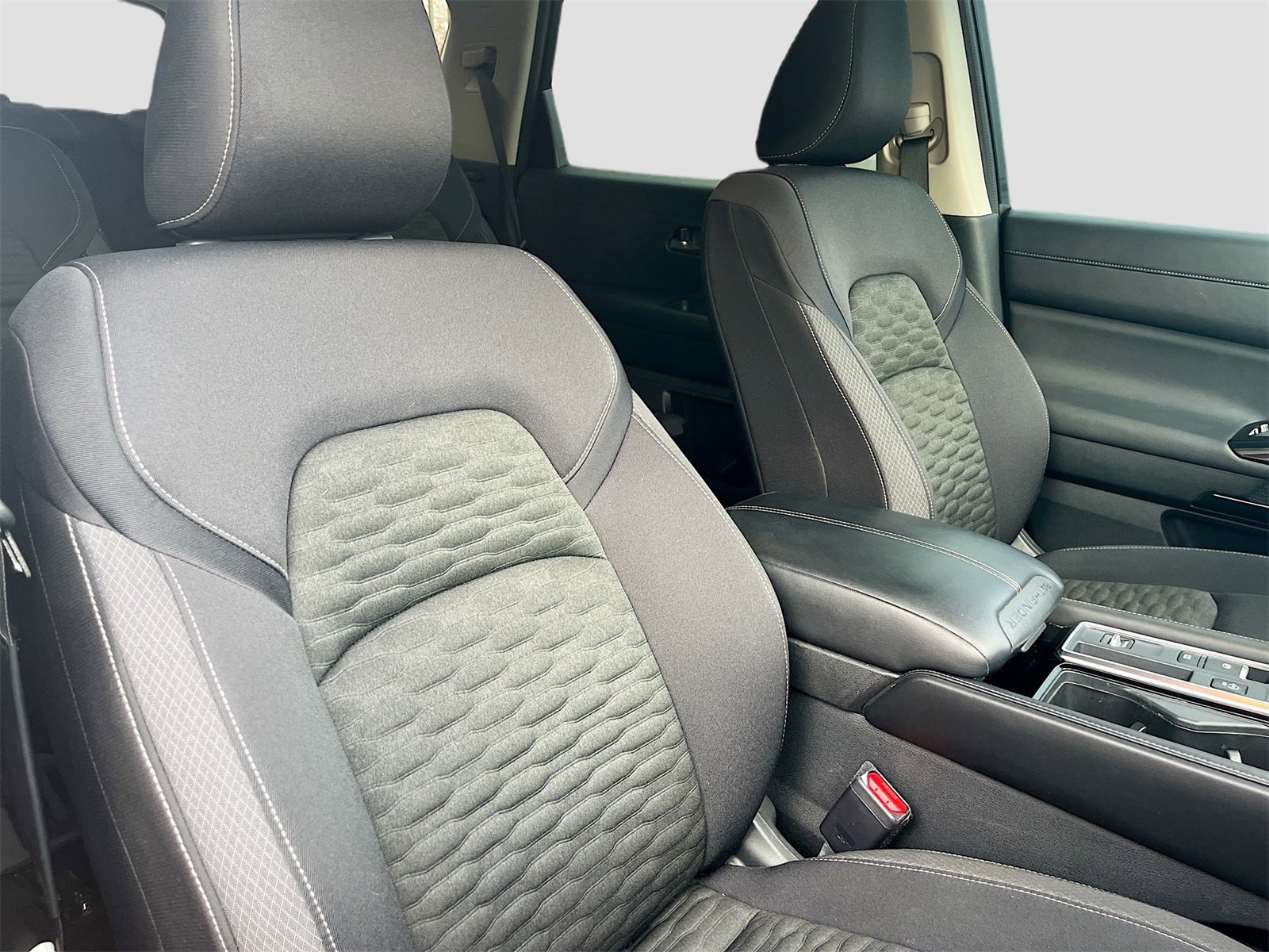 Used 2022 Nissan Pathfinder SV w/ SV Premium Package image 29