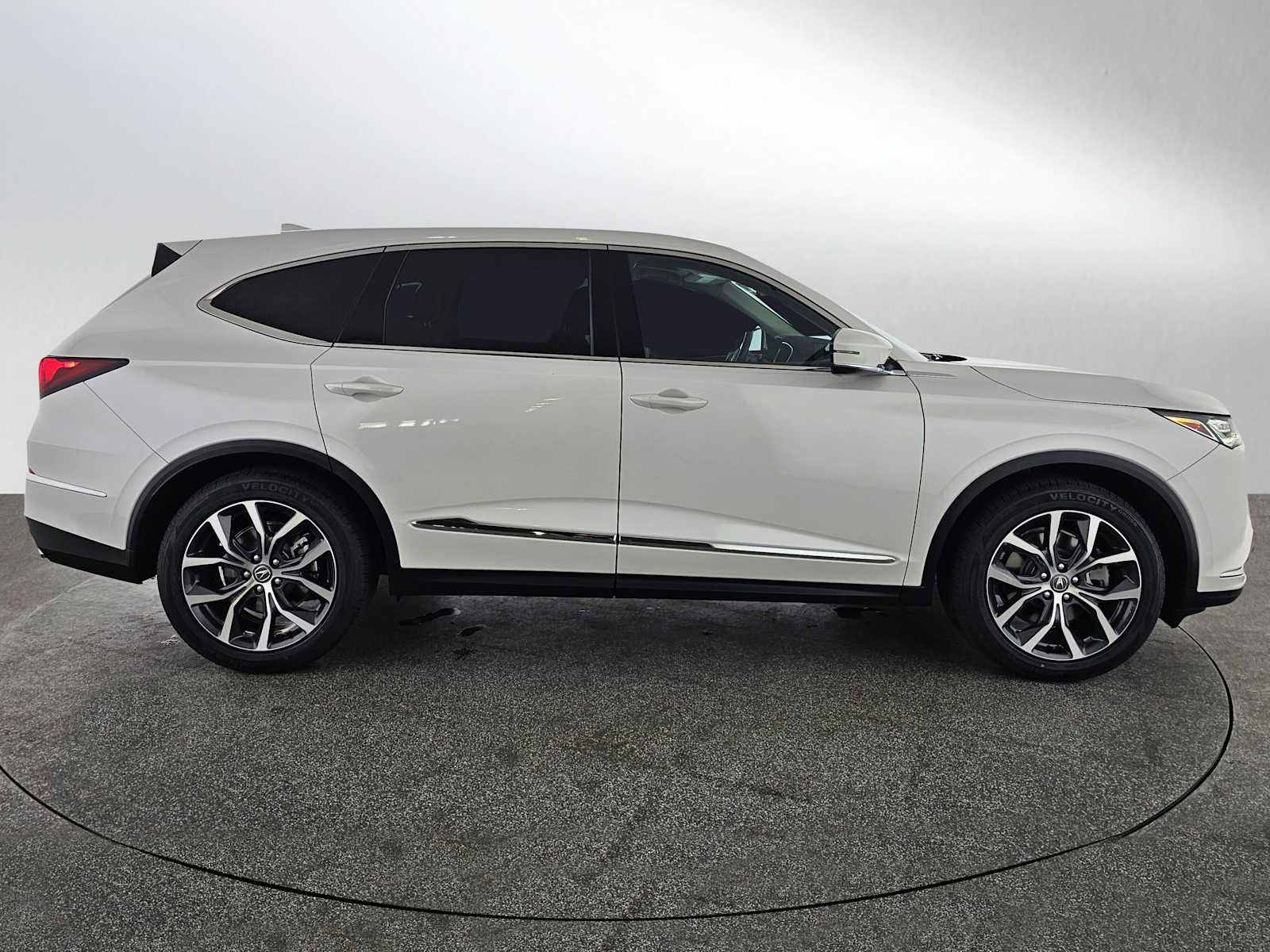 Used 2023 Acura MDX FWD w/ Technology Package image 2