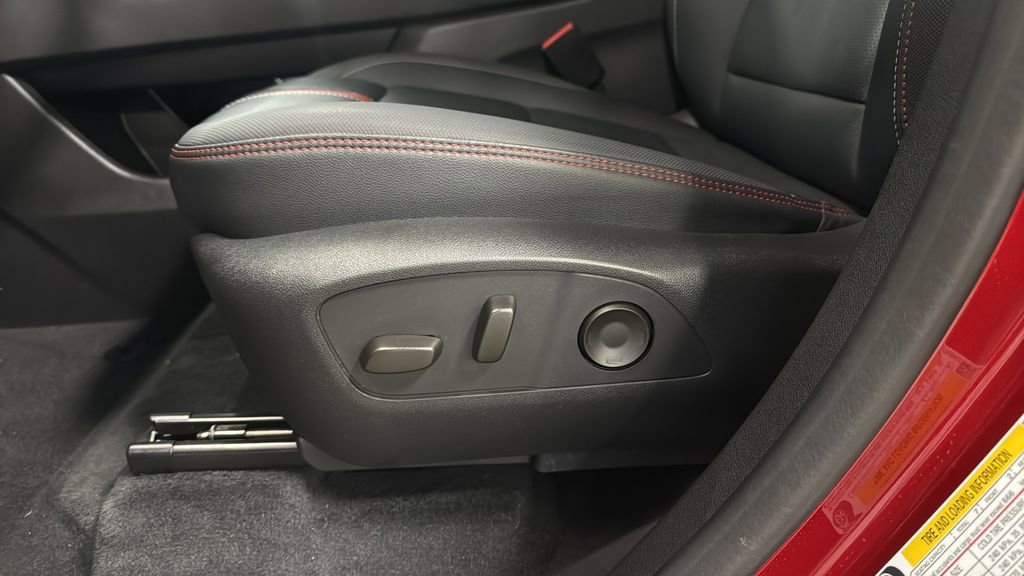 Used 2024 Chevrolet Traverse RS image 30