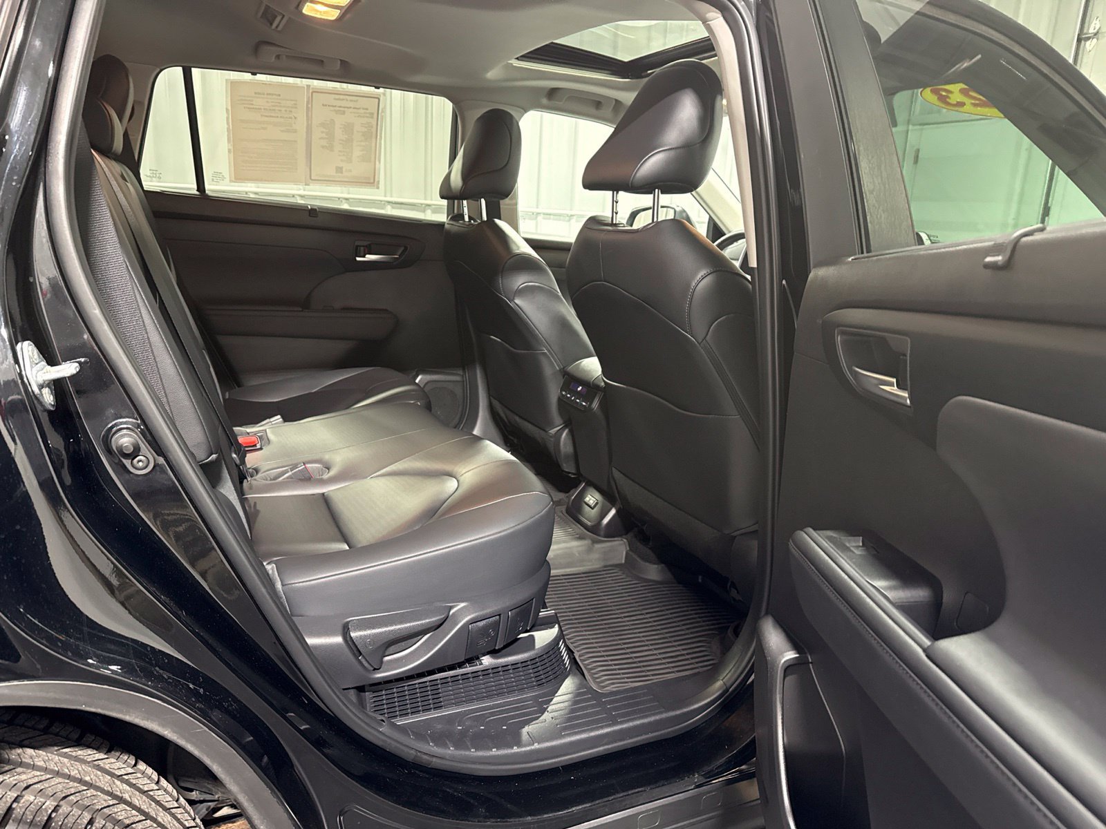 Used 2023 Toyota Highlander XLE w/ Protection Package #3 (TMS) AWD/4WD image 15