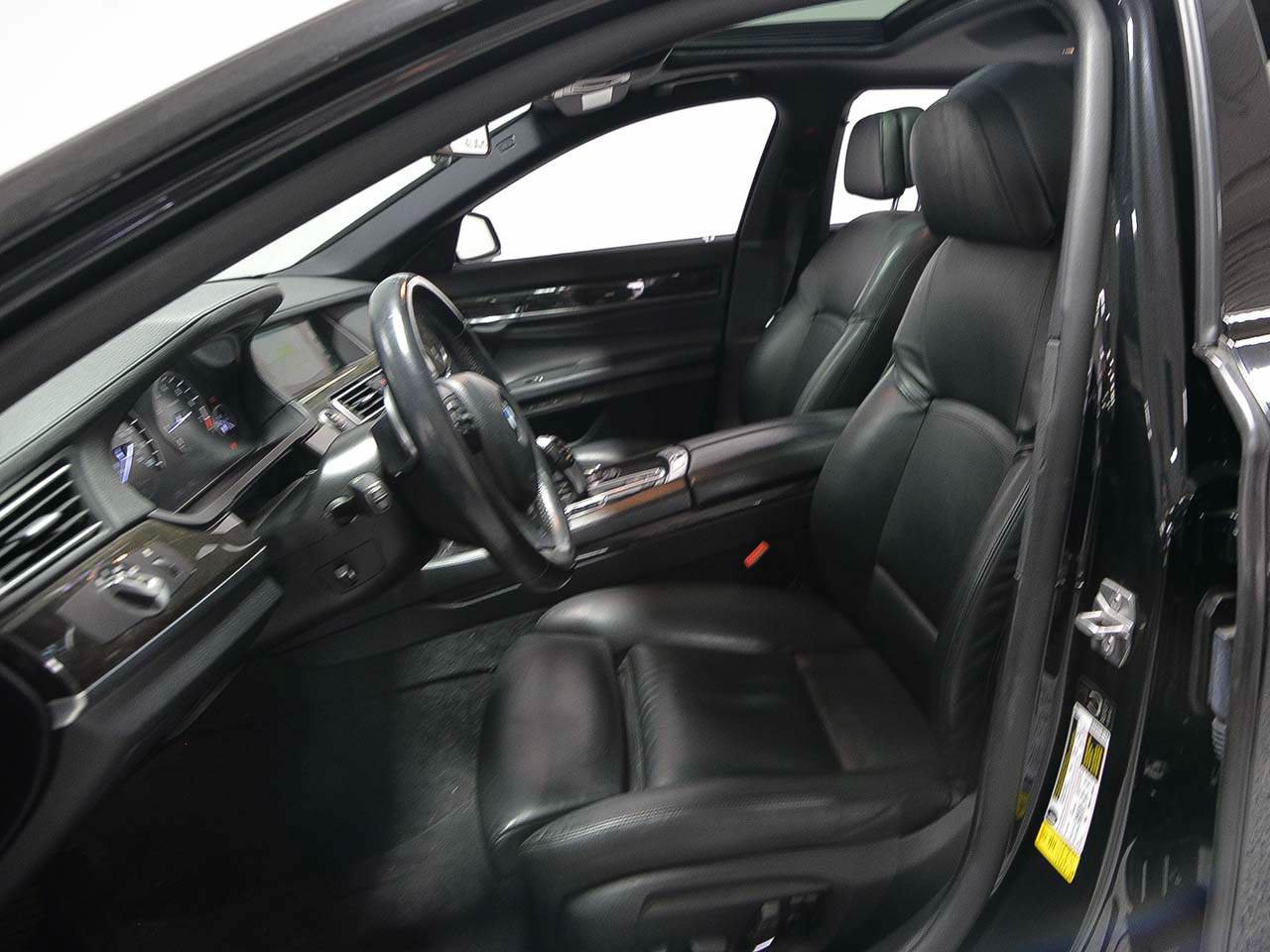 Used 2013 BMW 750i RWD image 9