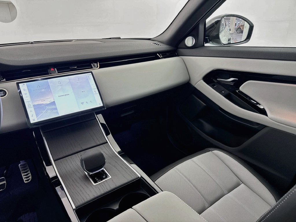 New 2026 Land Rover Range Rover Evoque Hoxton AWD/4WD image 24