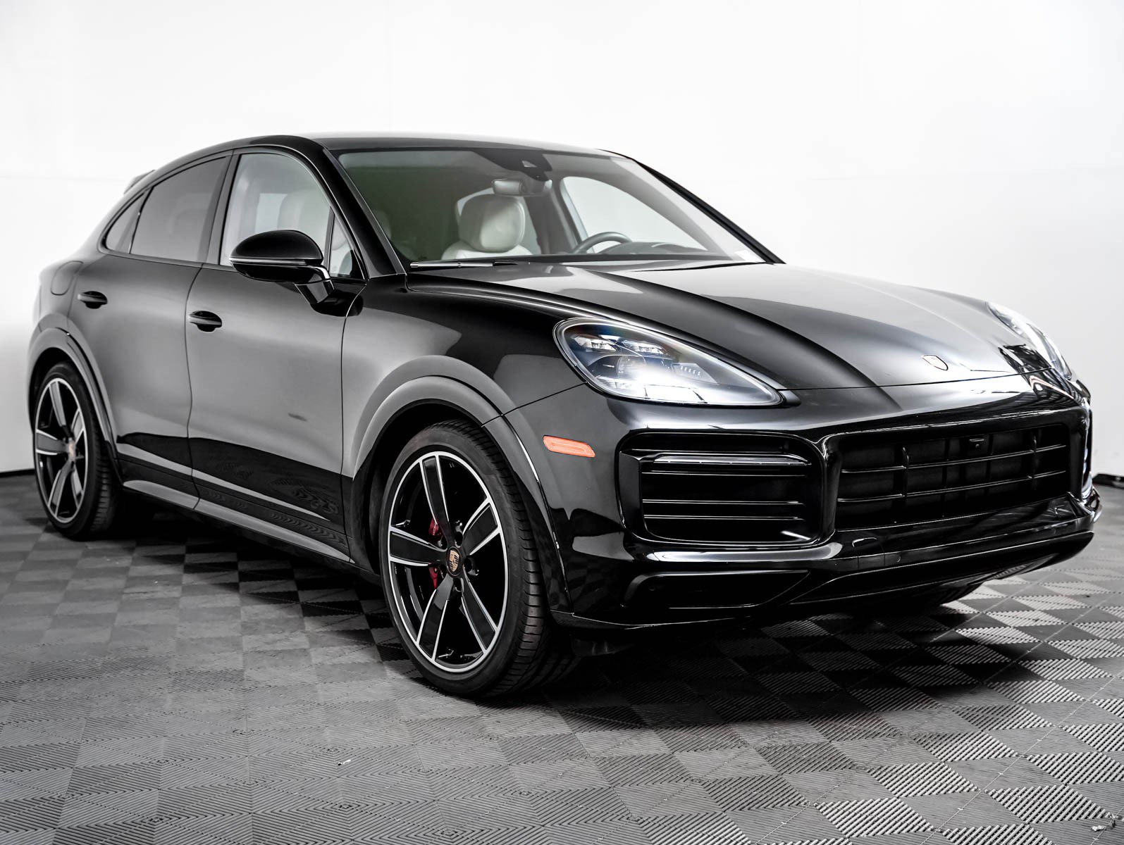 Certified 2023 Porsche Cayenne GTS AWD/4WD image 8