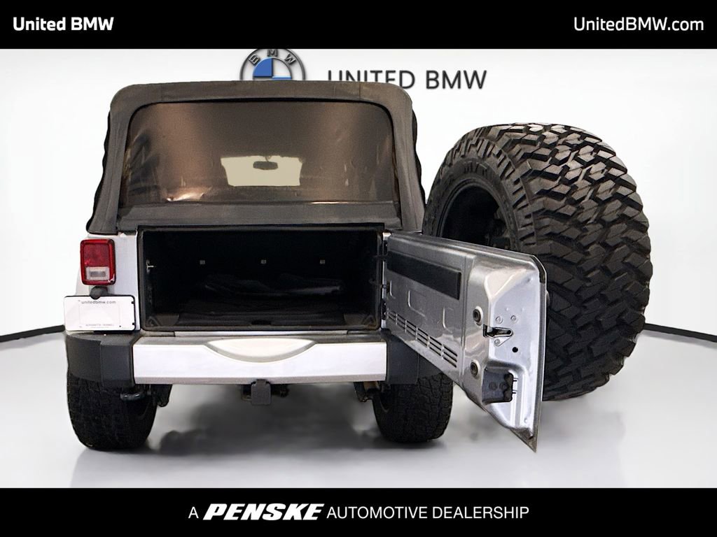 Used 2015 Jeep Wrangler Unlimited Sahara w/ Connectivity Group image 11