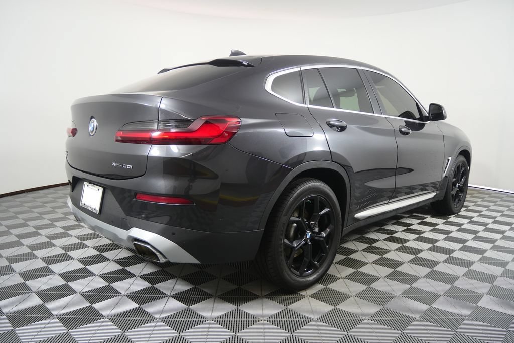Used 2022 BMW X4 xDrive30i w/ Parking Assistance Package AWD/4WD image 3