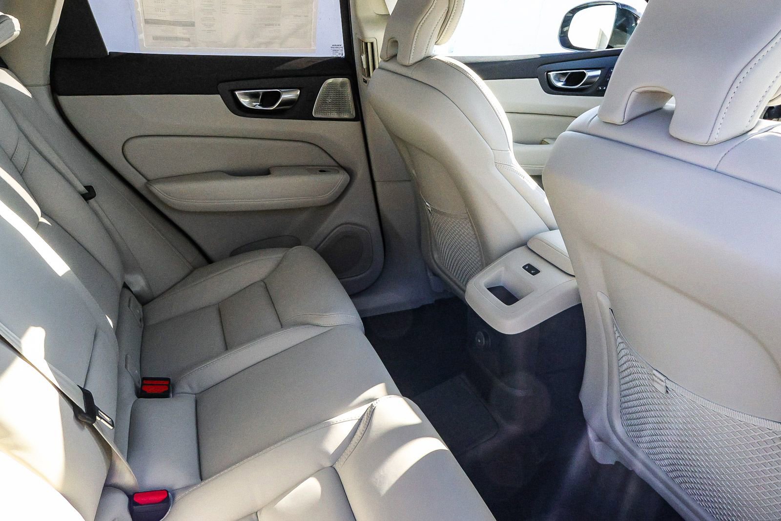 New 2026 Volvo XC60 T8 Ultra w/ Climate Package image 19