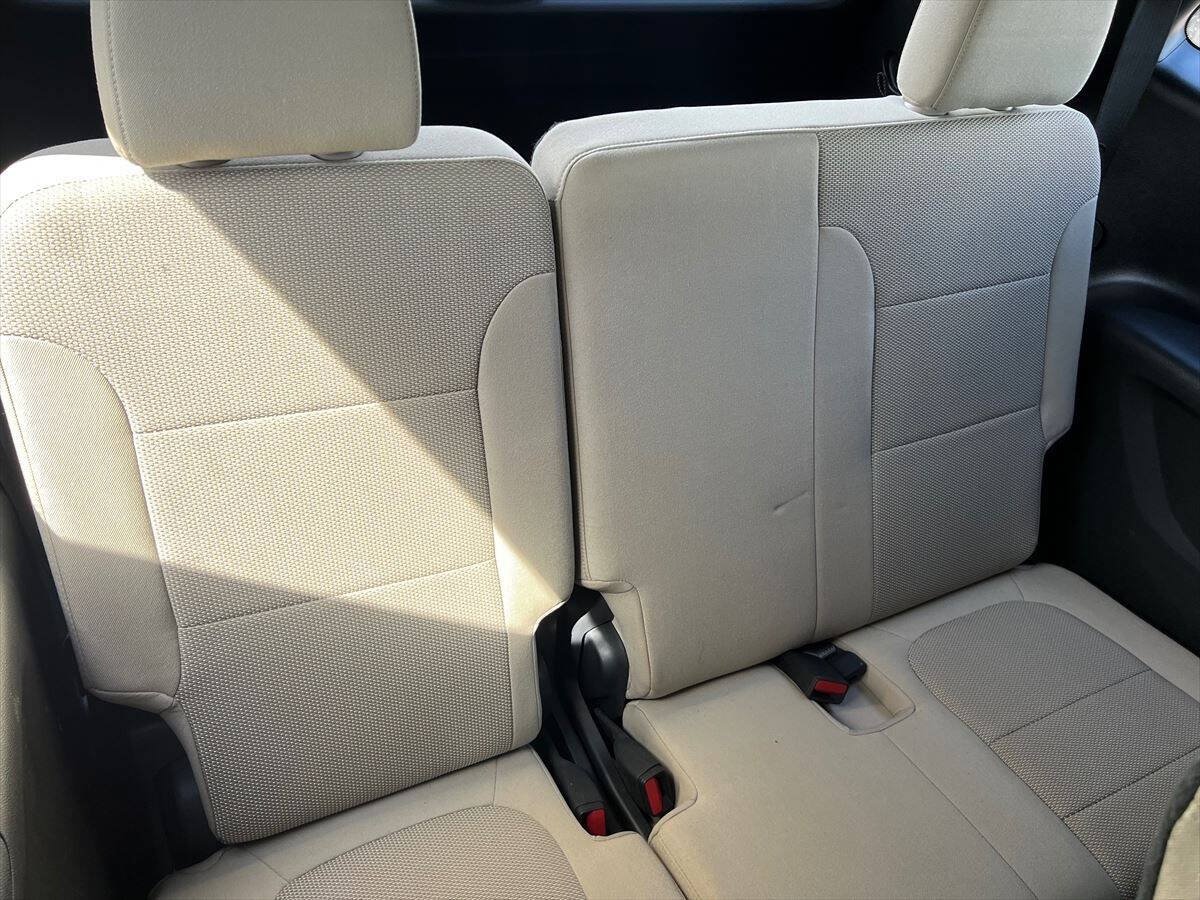 Used 2023 Chevrolet Traverse LS FWD image 14