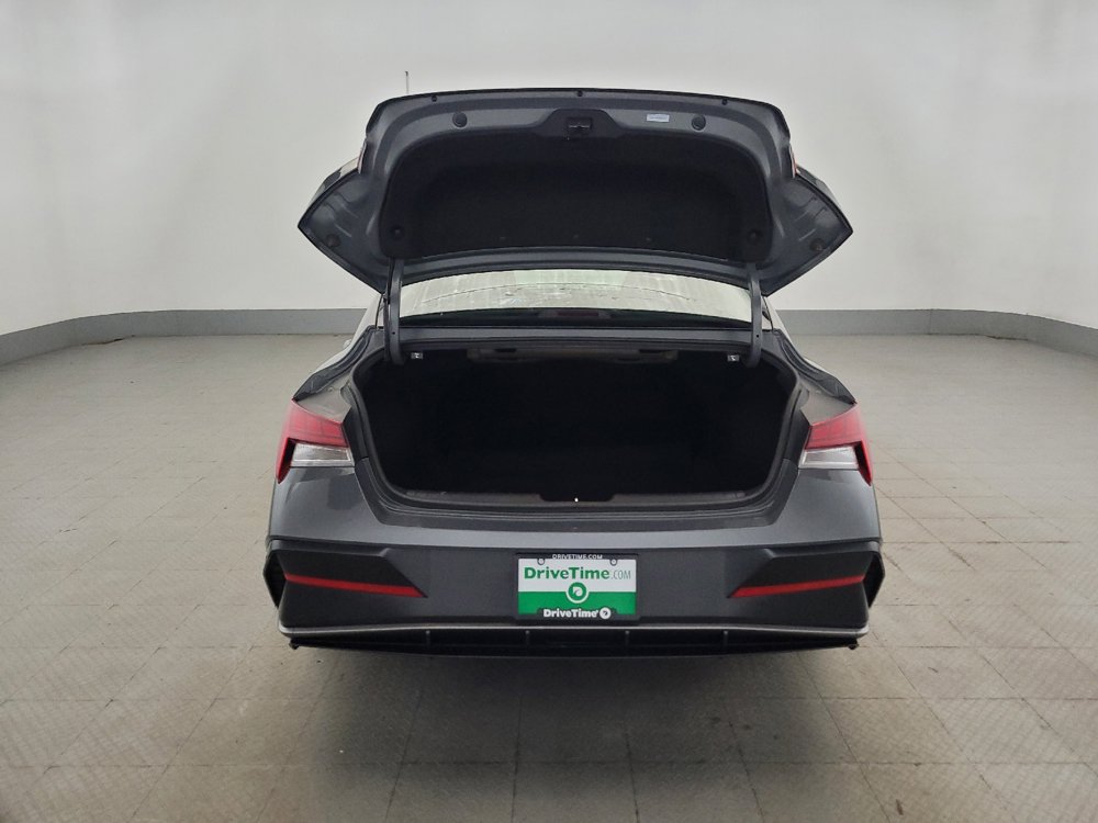Used 2025 Hyundai Elantra SEL FWD image 29