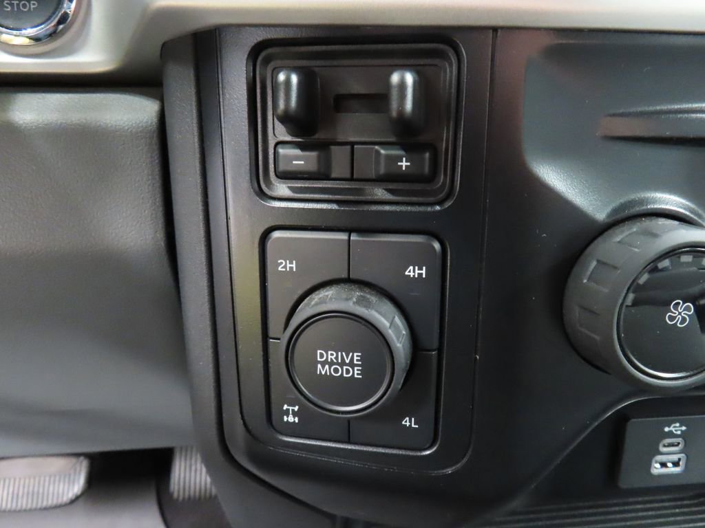 Used 2024 Ford F250 XLT w/ Black Appearance Package image 71