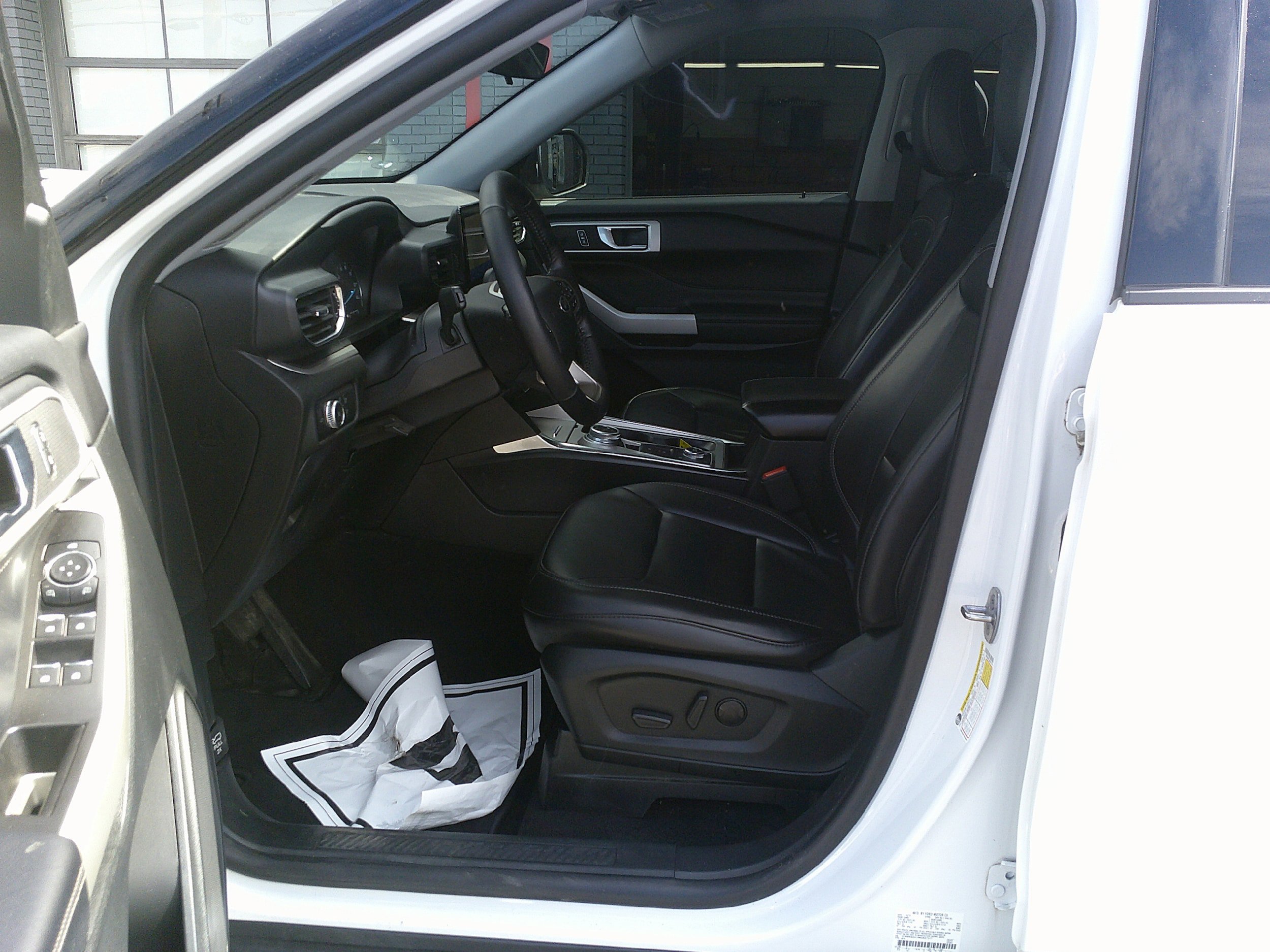 Used 2021 Ford Explorer XLT w/ Equipment Group 202A AWD/4WD image 14