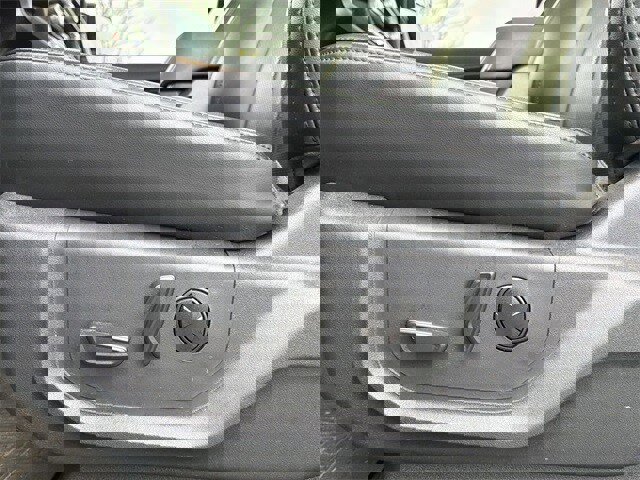 Used 2024 Ford Expedition XLT image 19