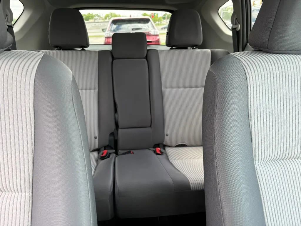 Used 2013 Toyota RAV4 LE AWD/4WD image 16