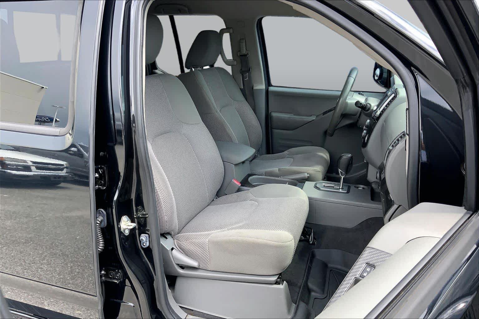 Used 2020 Nissan Frontier SV w/ Midnight Edition Floor Mats AWD/4WD image 9