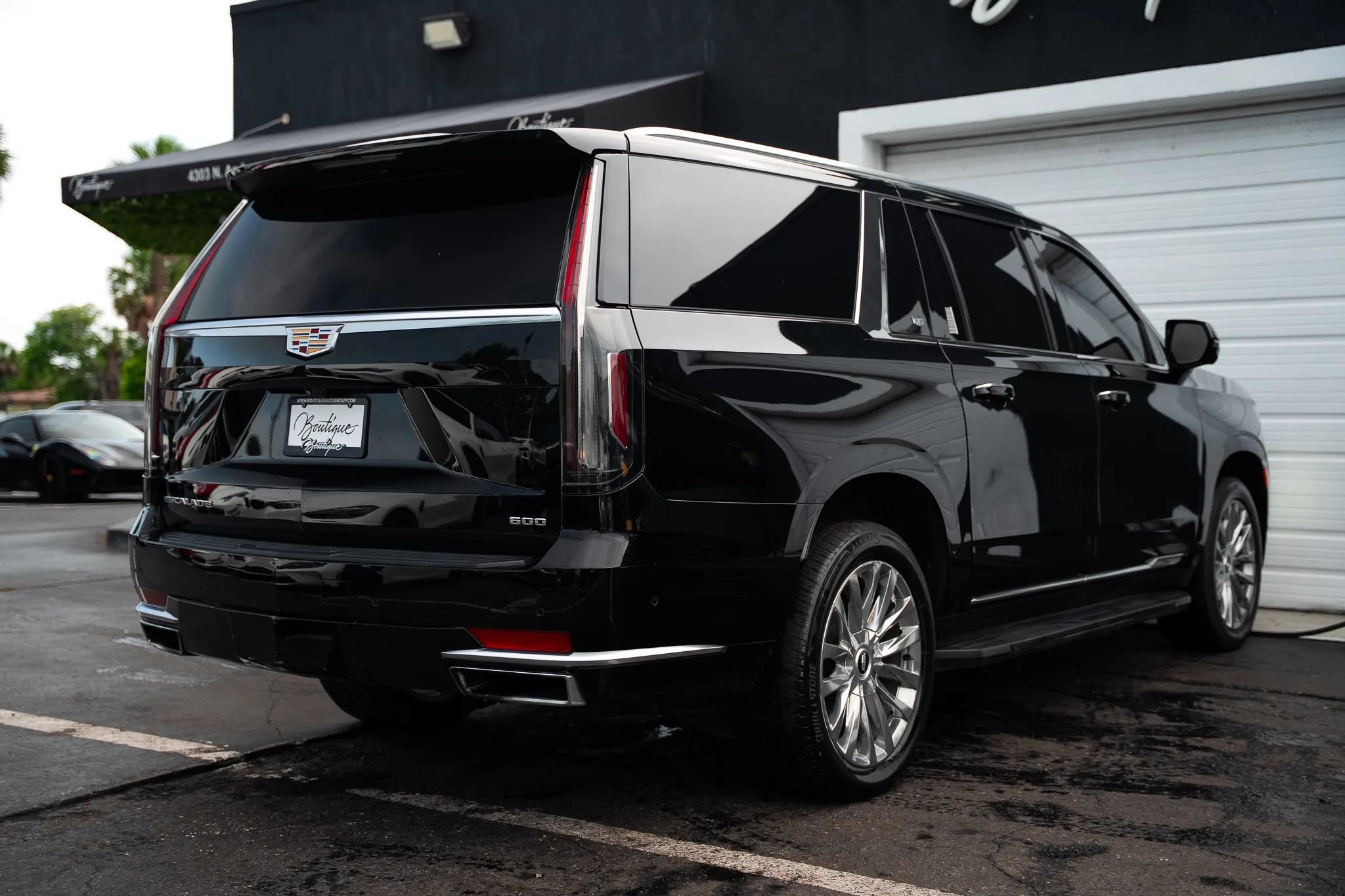 Used 2021 Cadillac Escalade ESV Premium Luxury w/ Performance Package AWD/4WD image 4