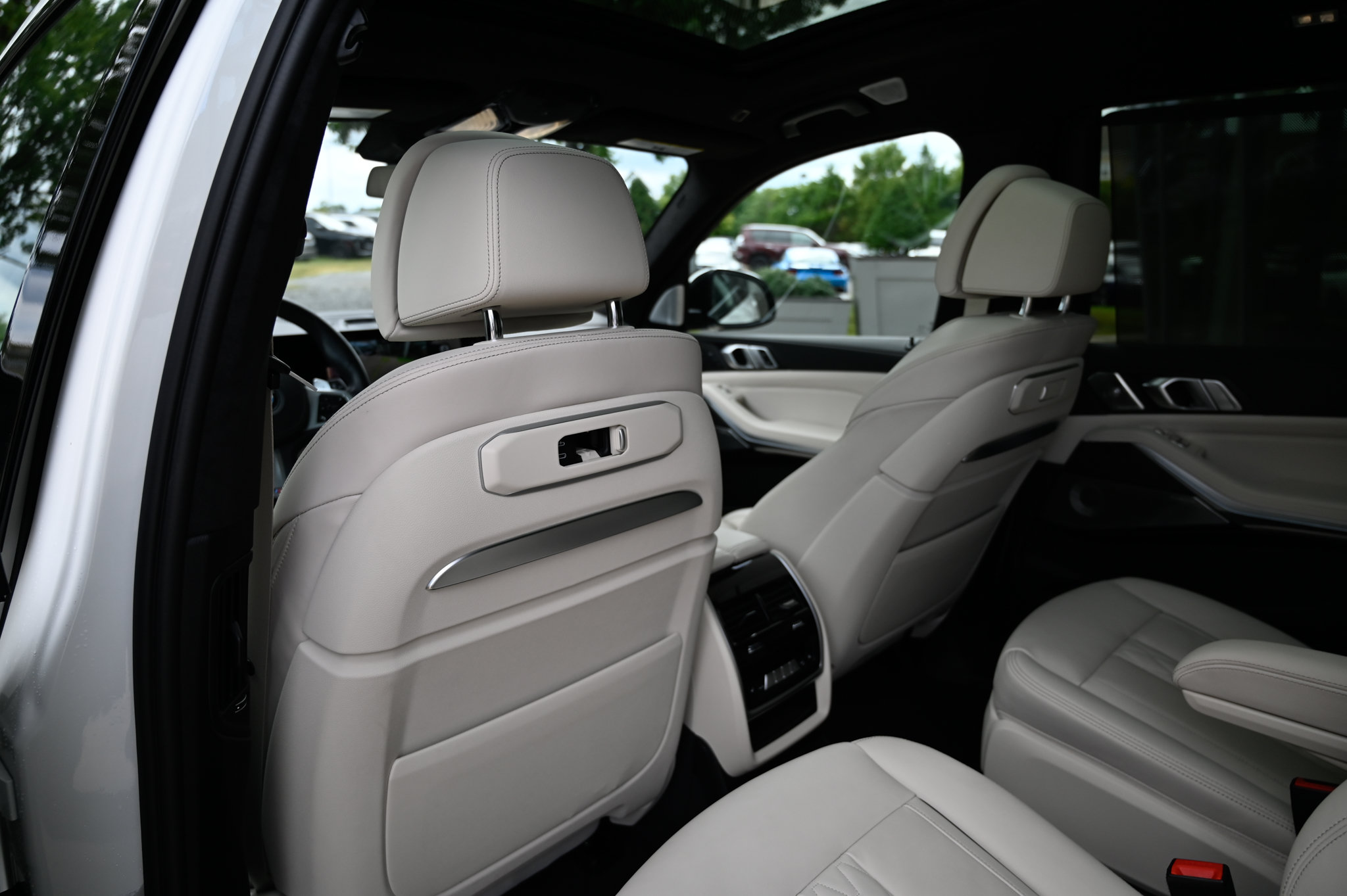 Used 2023 BMW X7 xDrive40i w/ Executive Package AWD/4WD image 37