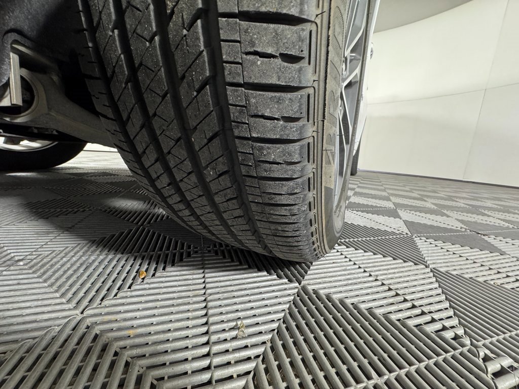 Used 2023 Jeep Grand Cherokee Overland w/ Rear Seat Video Group I image 12