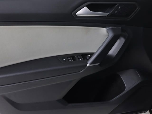 Used 2020 Volkswagen Tiguan SE R-Line image 11