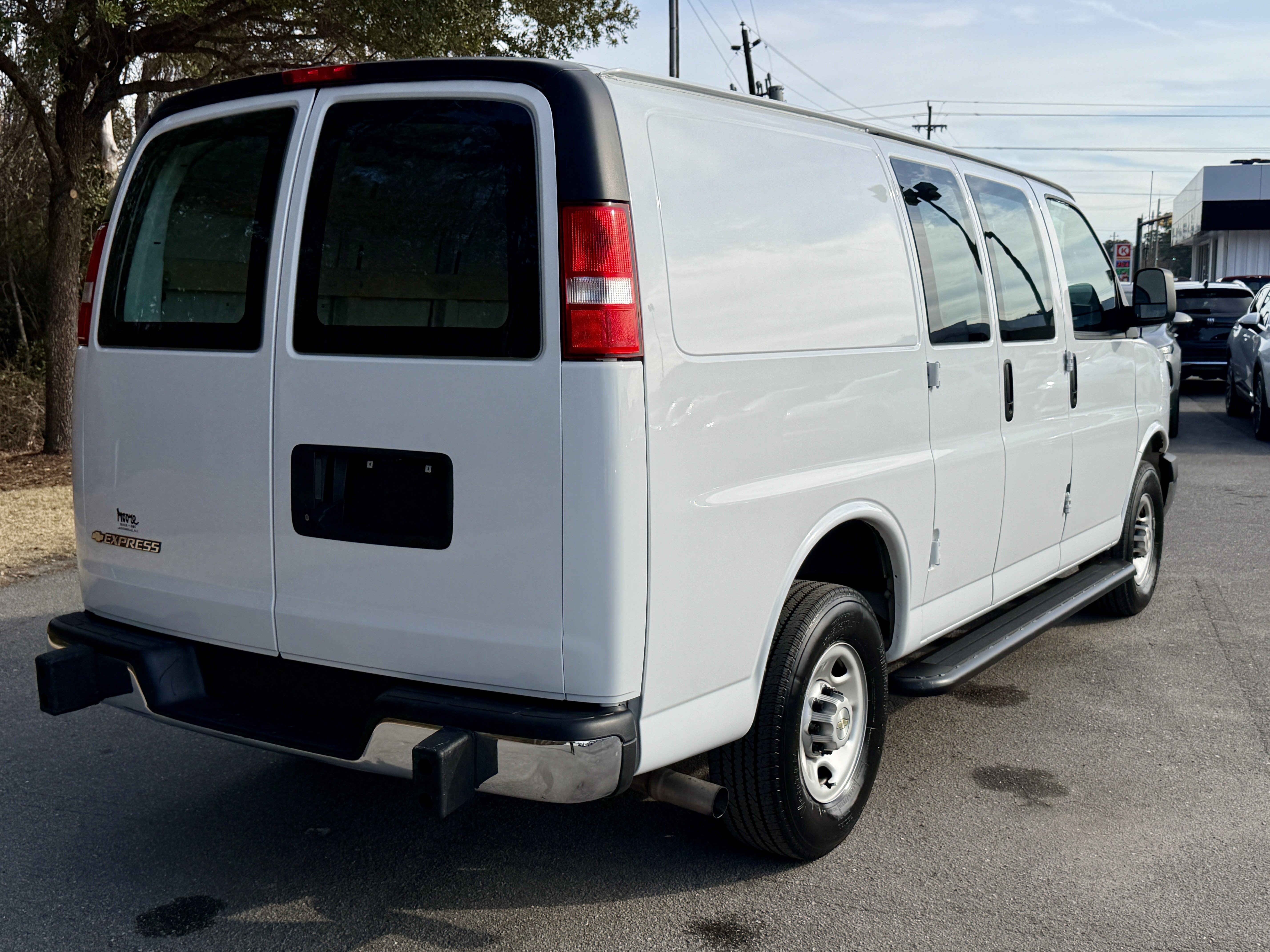 Used 2024 Chevrolet Express 2500 Work Van w/ Driver Convenience Package image 30