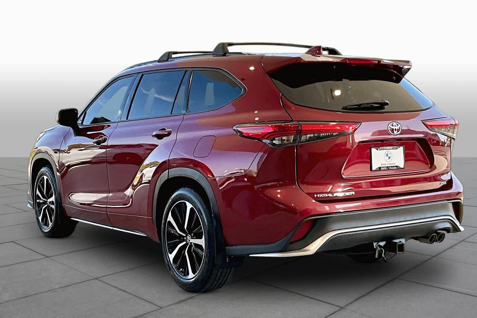 Used 2022 Toyota Highlander XSE FWD image 11