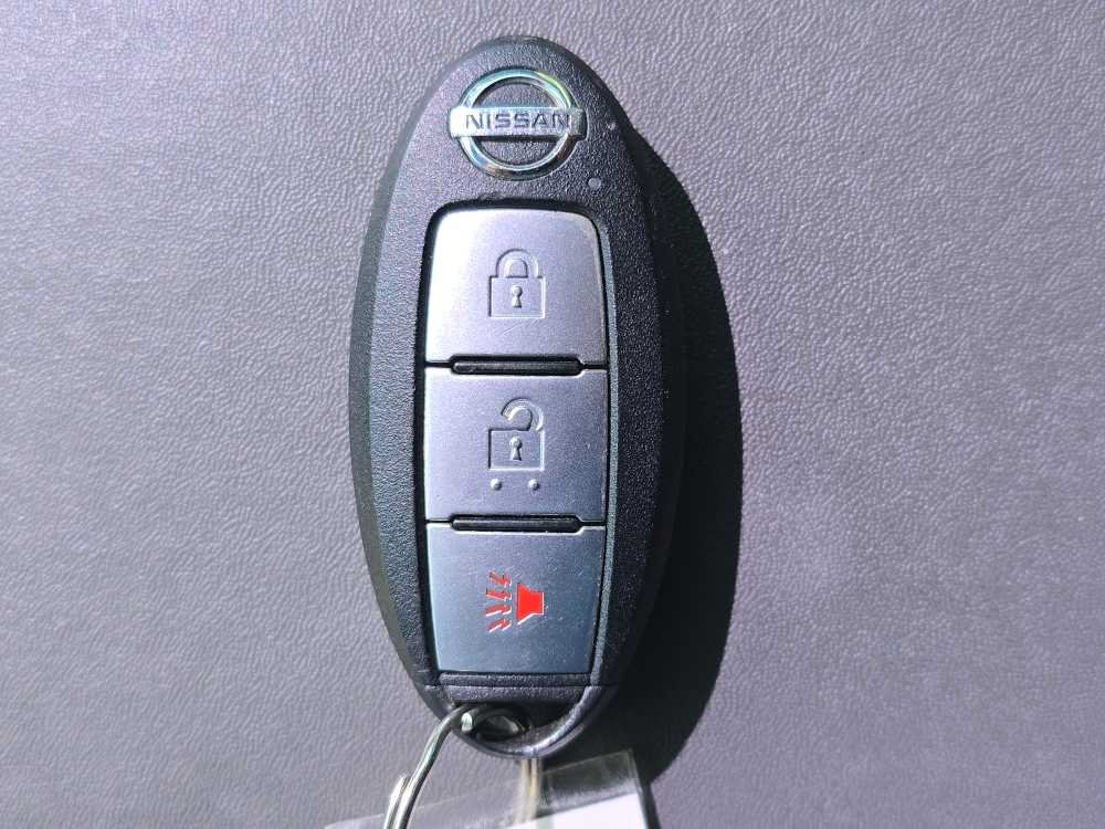 Used 2021 Nissan Frontier SV w/ Midnight Edition Floor Mats AWD/4WD image 22
