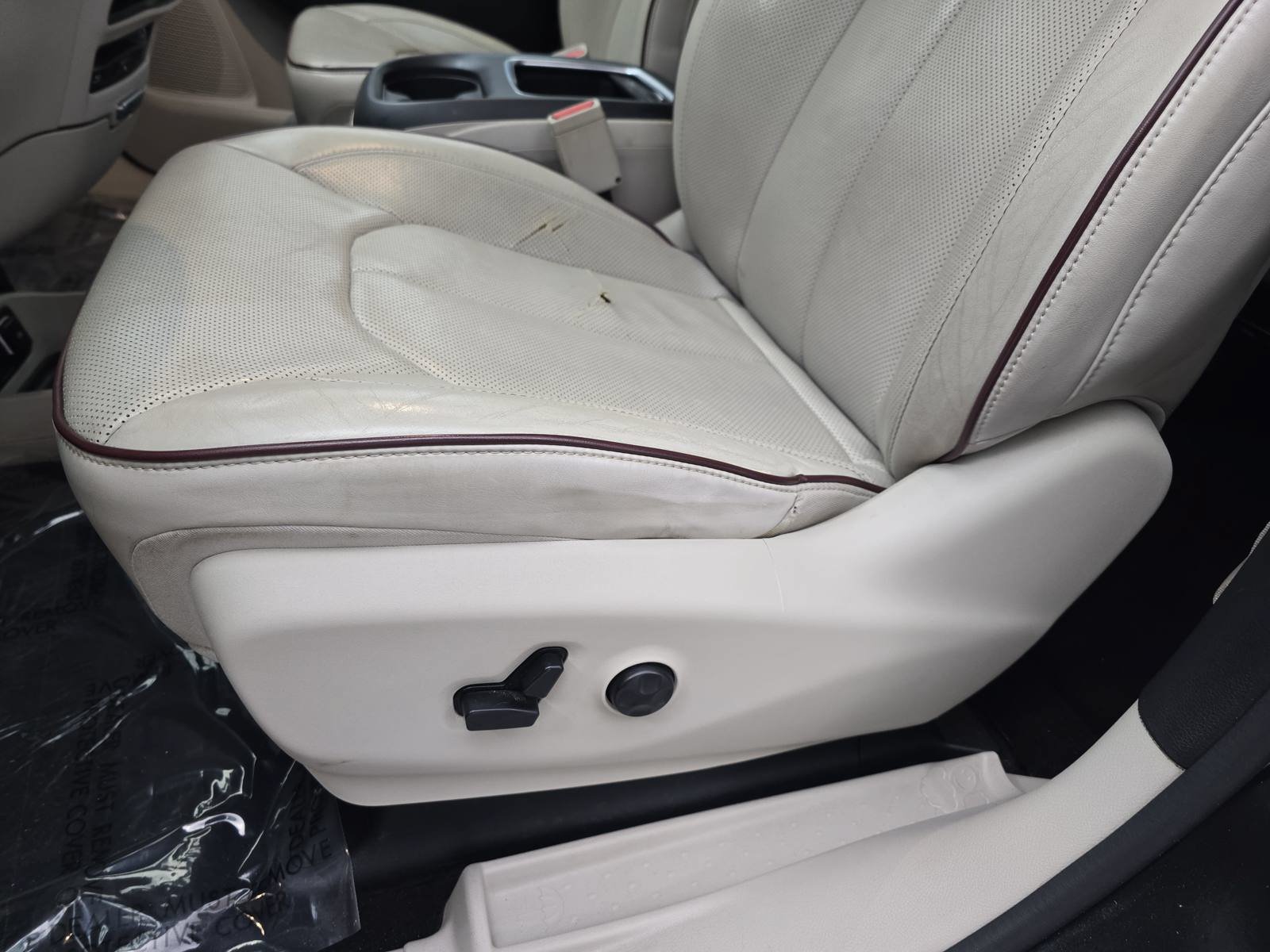 Used 2017 Chrysler Pacifica Limited w/ UConnect Theater Package FWD image 31