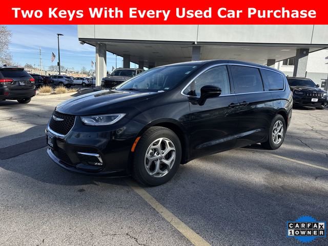 Used 2024 Chrysler Pacifica Limited image 1
