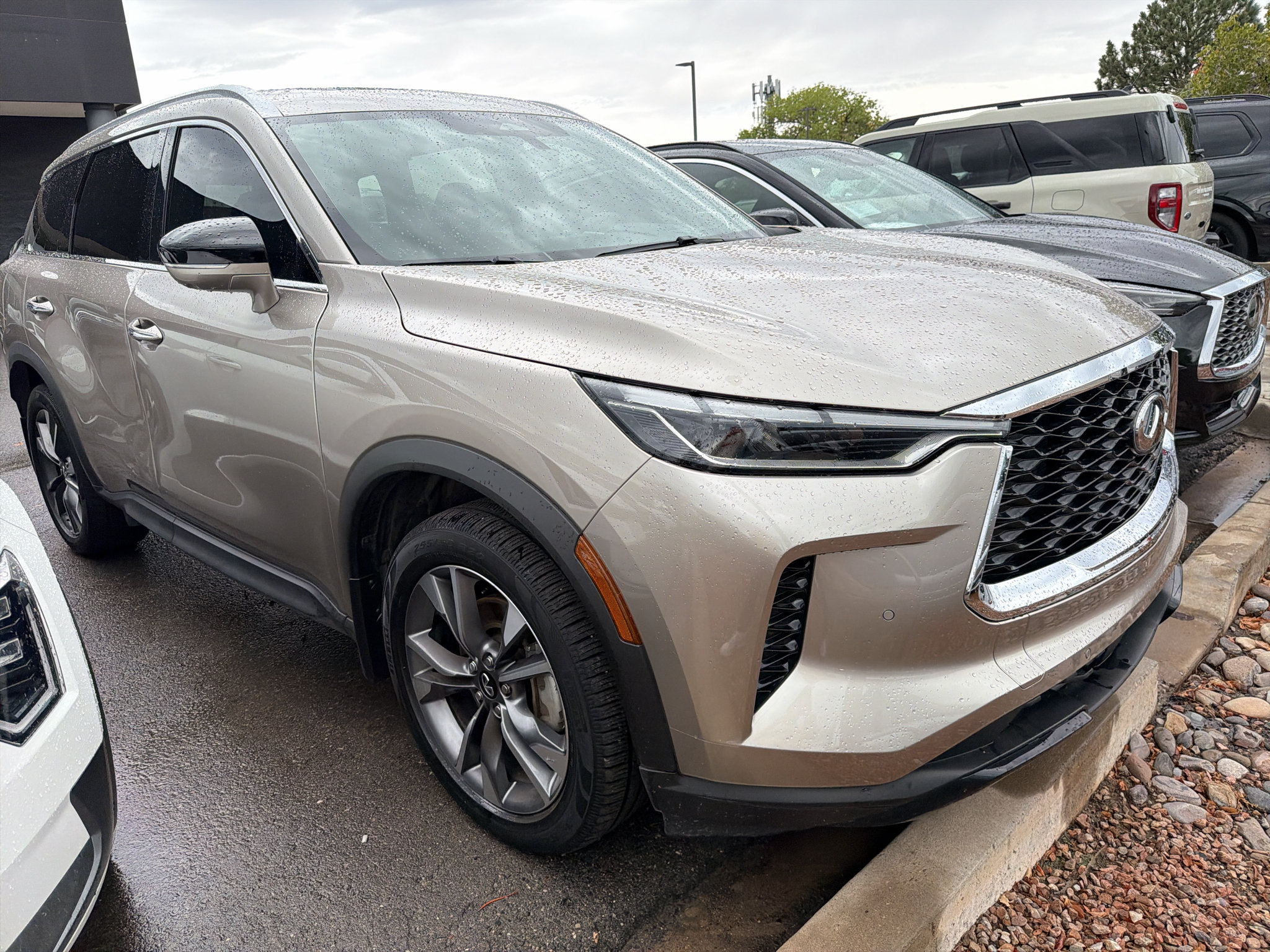 Used 2023 INFINITI QX60 Luxe w/ Vision Package AWD/4WD image 3