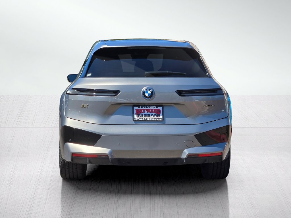 Used 2023 BMW iX xDrive50 w/ Sport Package AWD/4WD image 6