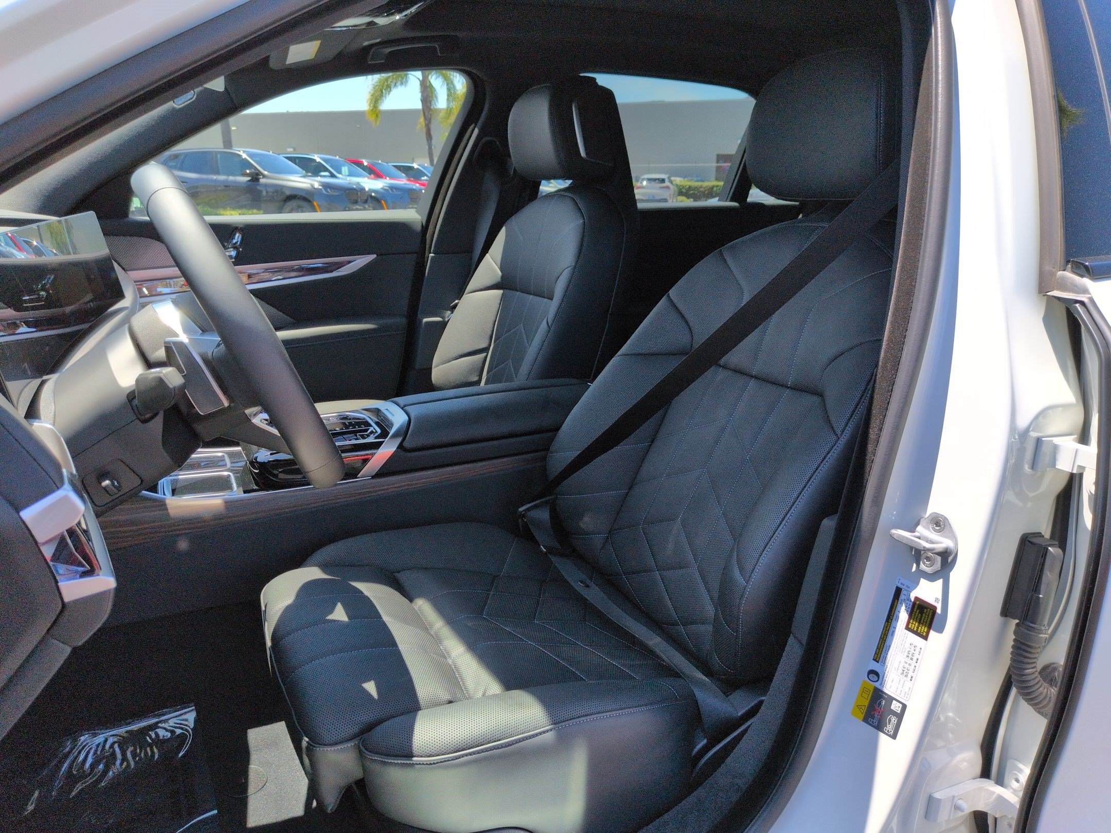 Certified 2025 BMW i7 xDrive60 AWD/4WD image 16