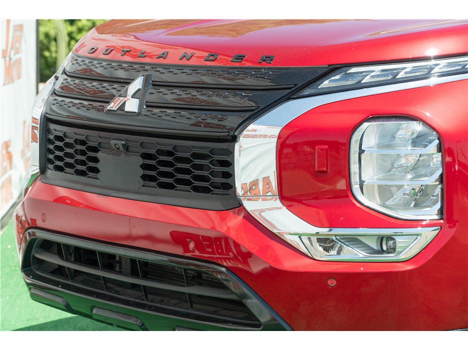 Used 2023 Mitsubishi Outlander SE Black Edition AWD/4WD image 16