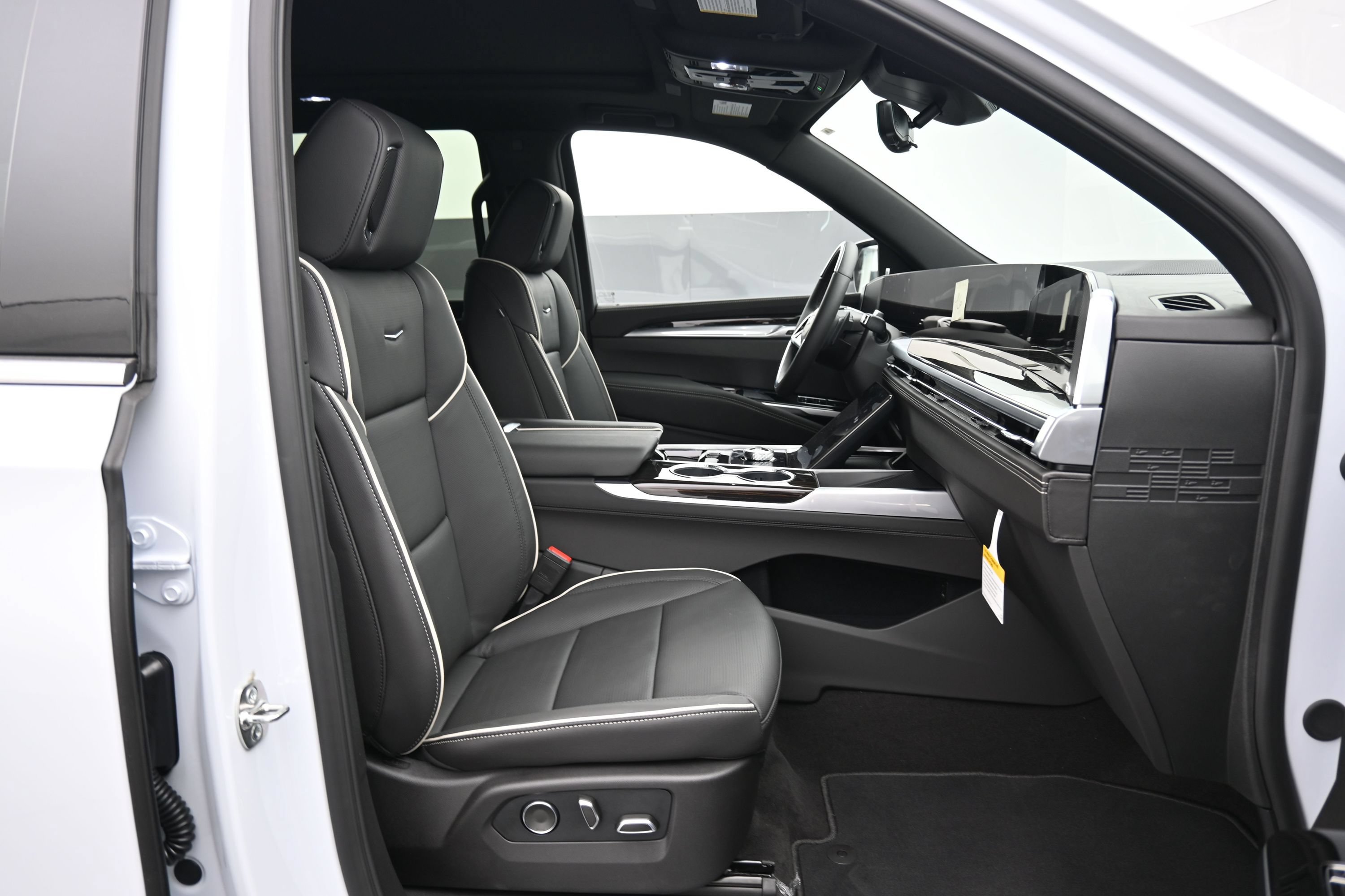 New 2026 Cadillac Escalade Luxury w/ Touring Package AWD/4WD image 13