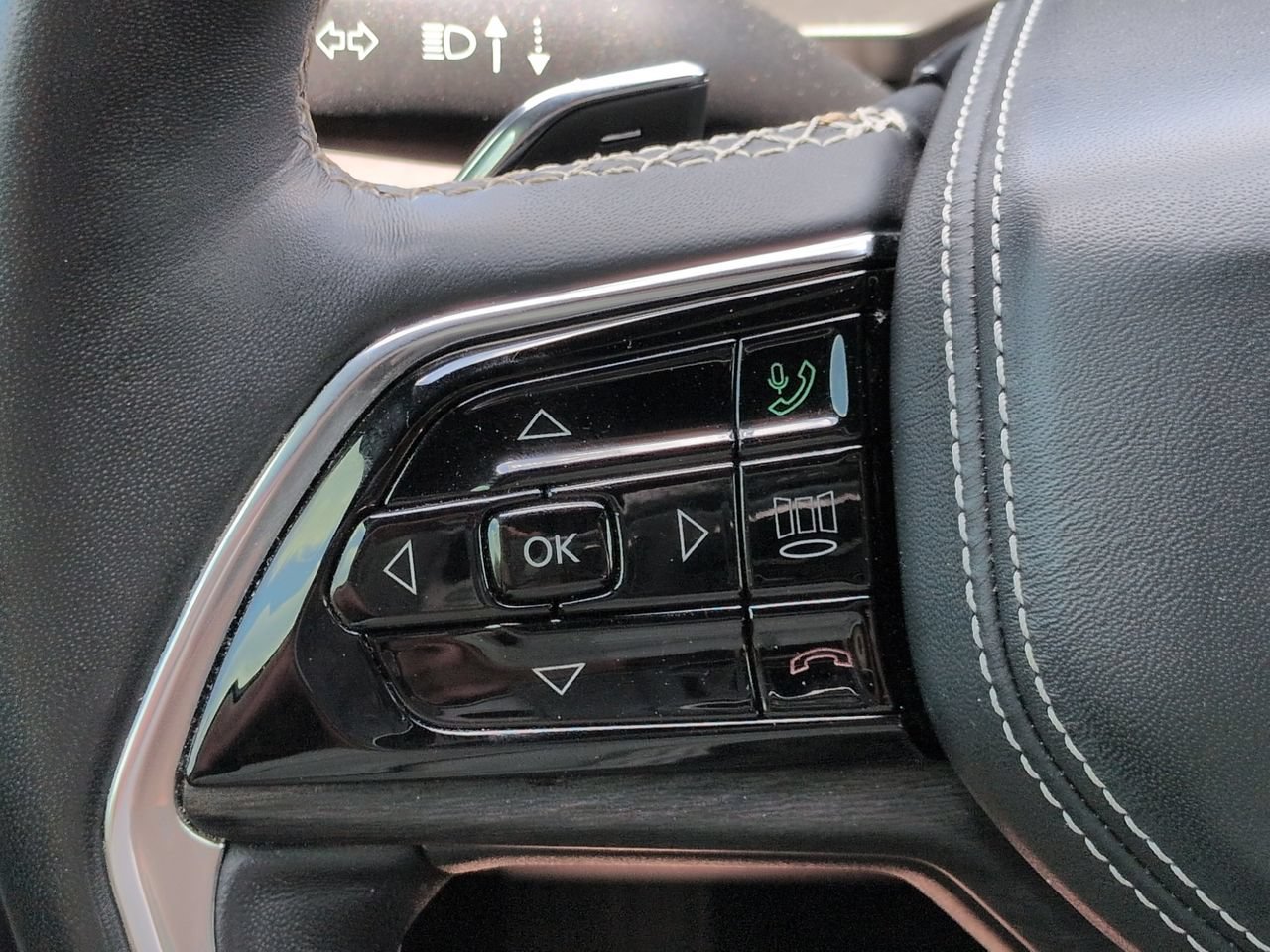 Used 2021 Jeep Grand Cherokee L Overland w/ Luxury Tech Group IV RWD image 26