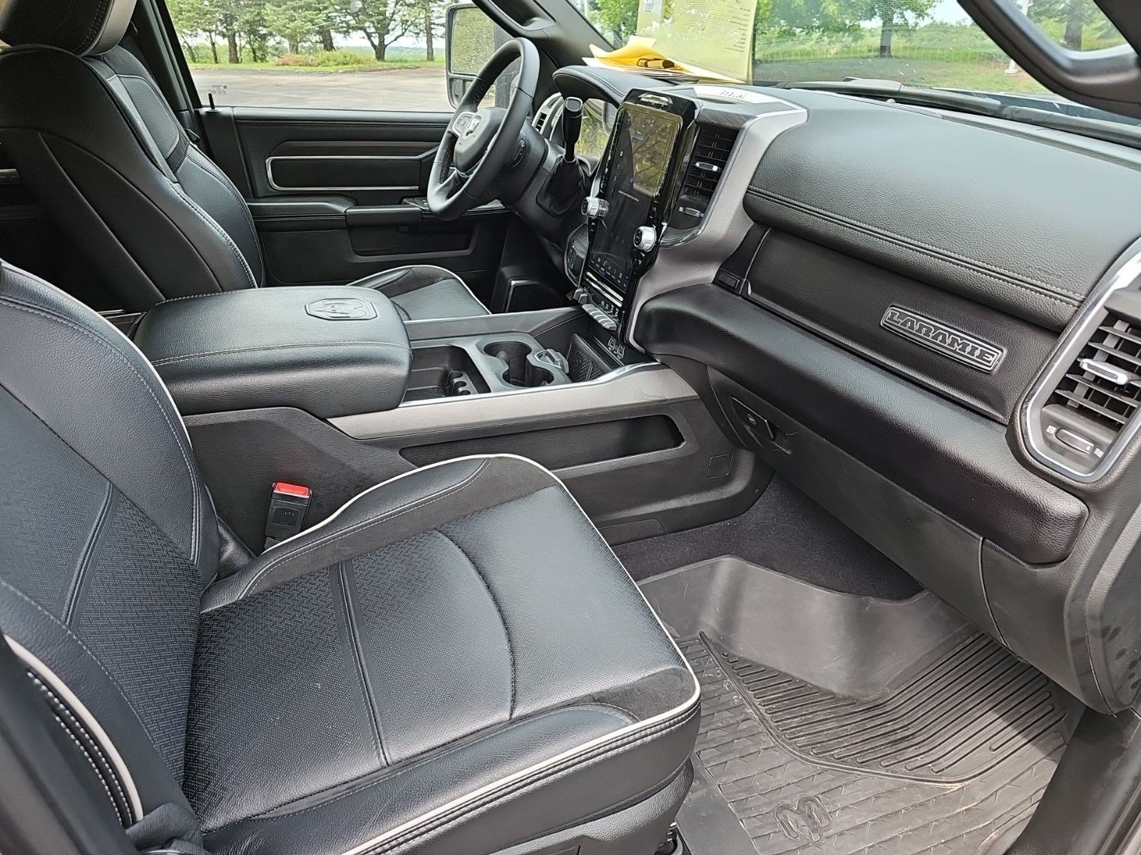 Used 2025 RAM 2500 Laramie AWD/4WD image 10