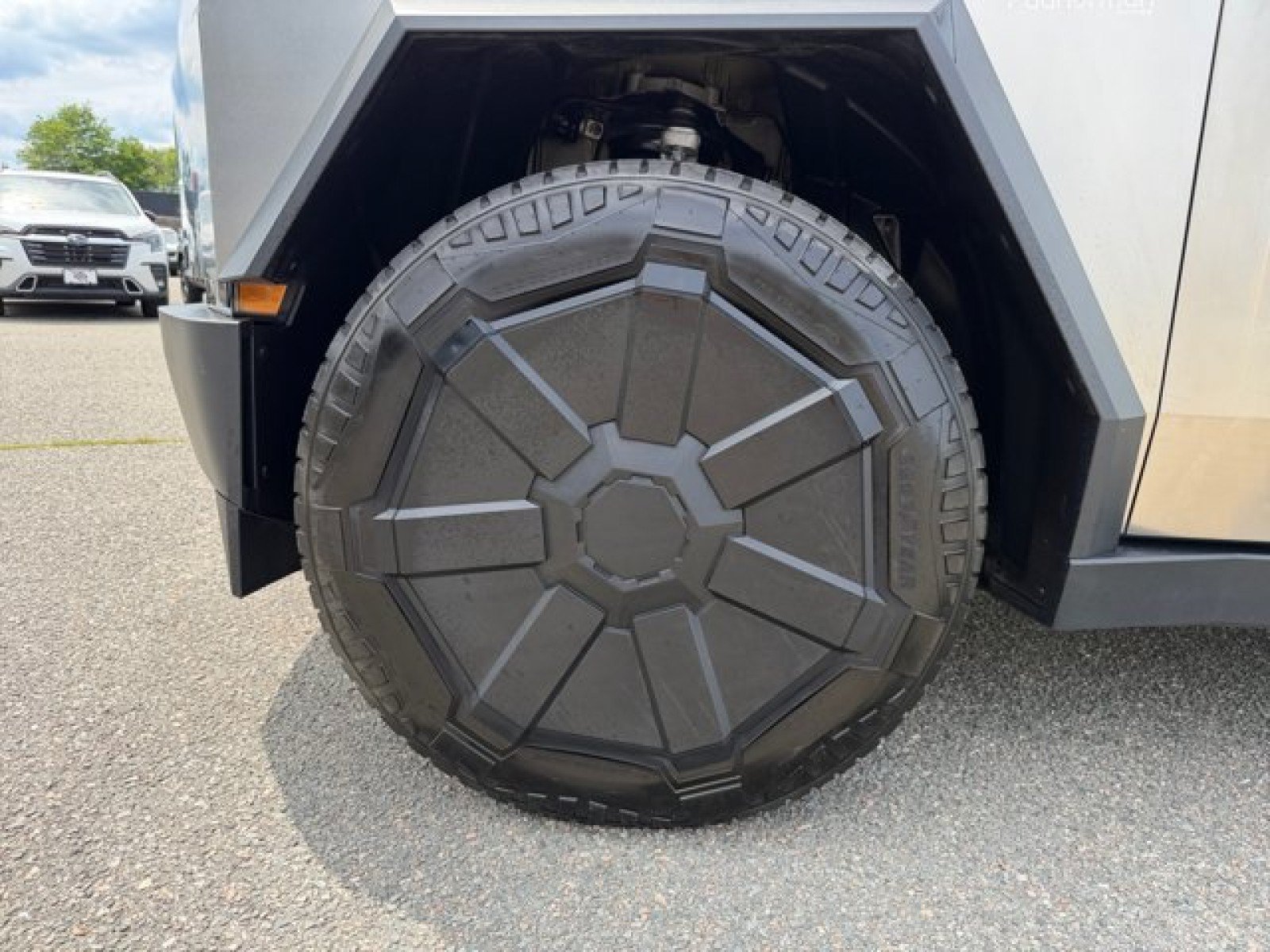 Used 2024 Tesla Cybertruck AWD Crew Cab image 8