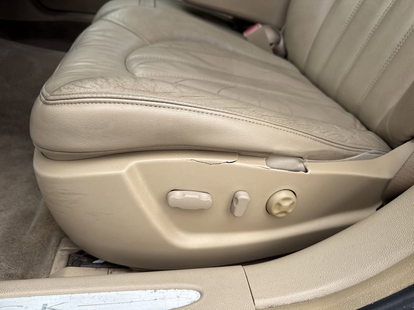 Used 2006 Buick Lucerne CXL w/ Luxury Package FWD image 18
