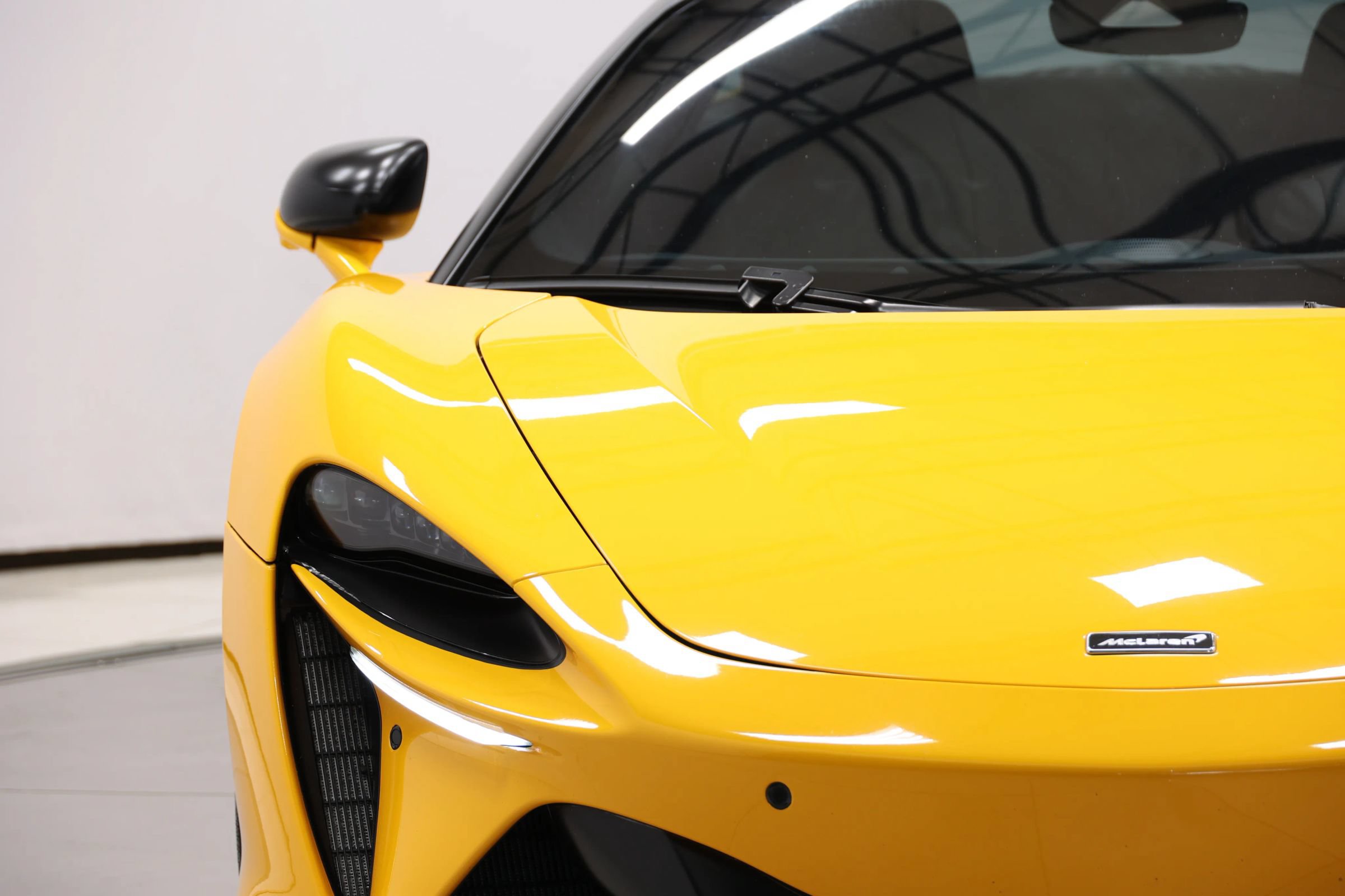 Used 2023 McLaren Artura RWD image 87