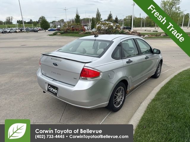Used 2010 Ford Focus SE FWD image 3